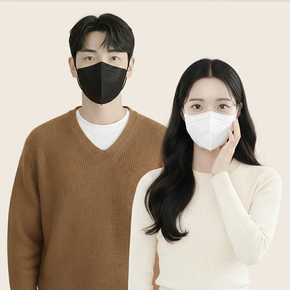 블랙과 화이트 마스크를 쓴 모델