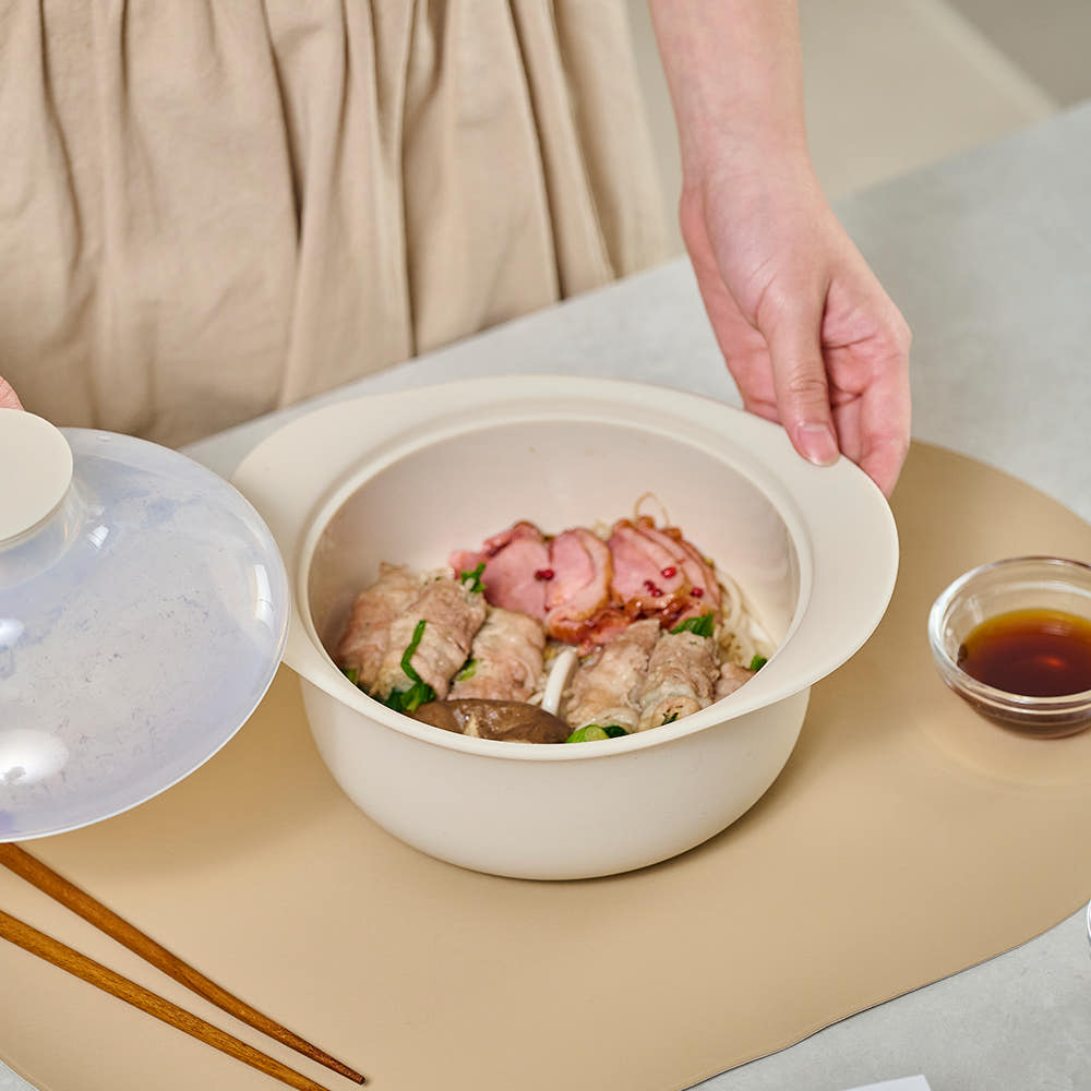 고기와 채소를 찐 찜기