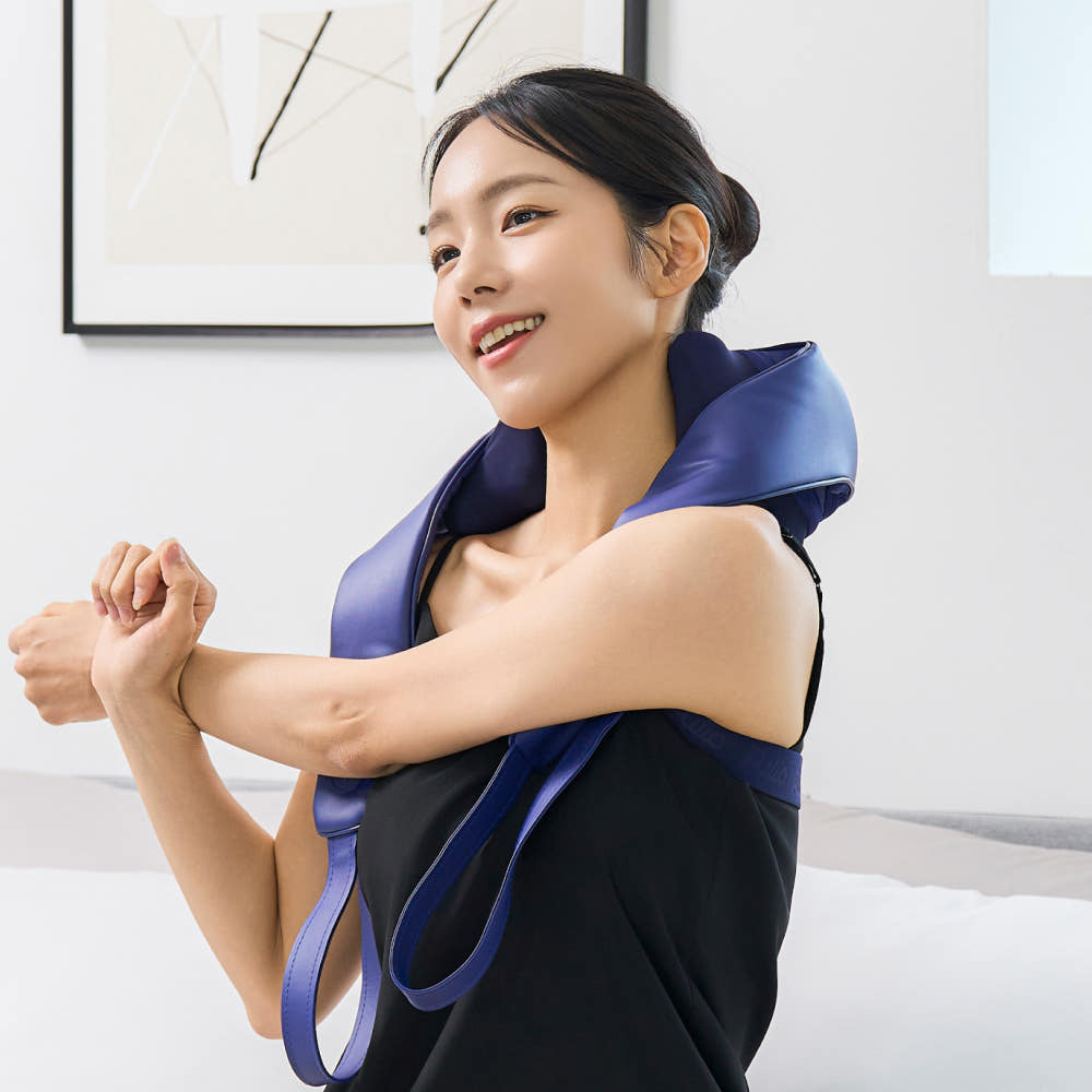 스트레칭하며 풀리오 V3를 두른 모습